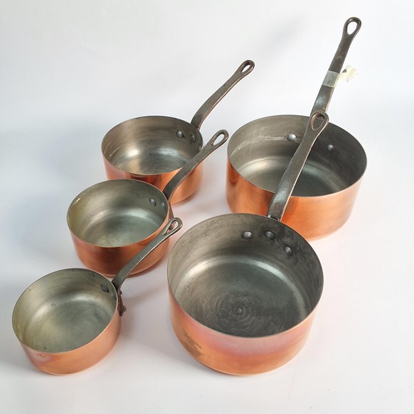 Lot 1095 - SET OF FIVE GRADUATED COPPER SAUCEPANS