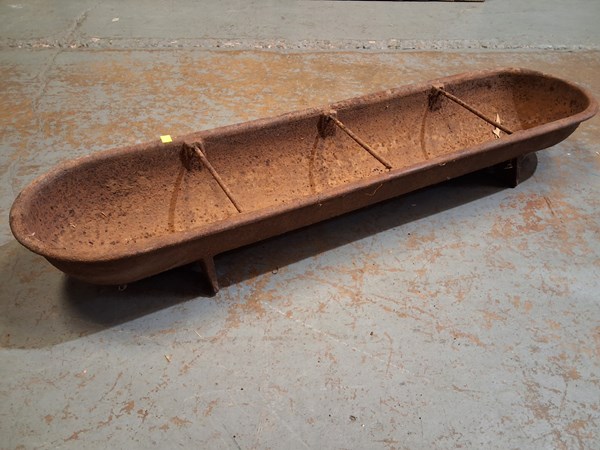 Lot 229 - TROUGH