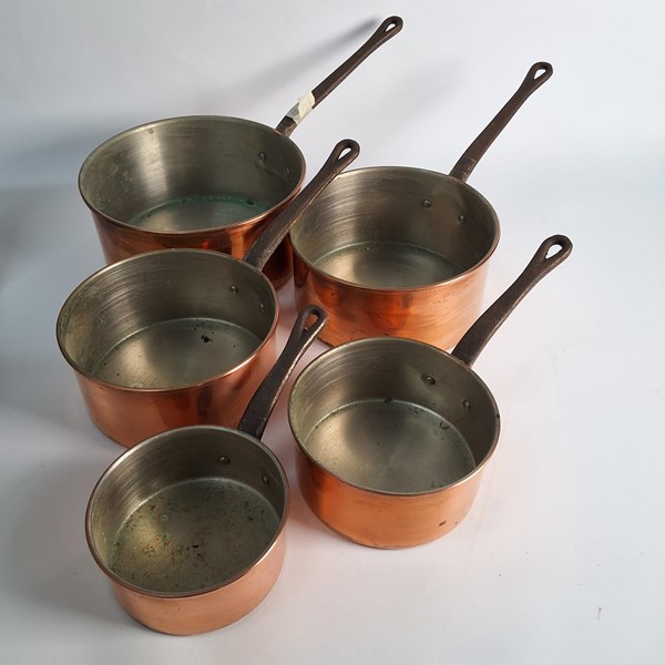 Lot 1514 - GRADUATED COPPER SAUCEPANS