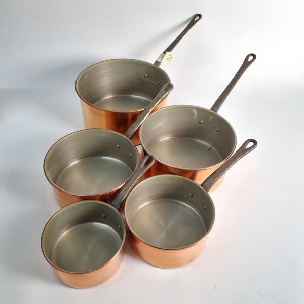 Lot 1195 - GRADUATED COPPER SAUCEPANS