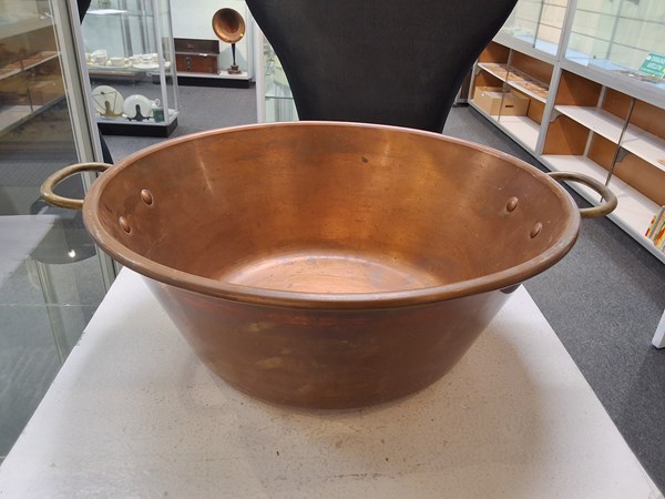 Lot 1320 - COPPER JAM BASIN