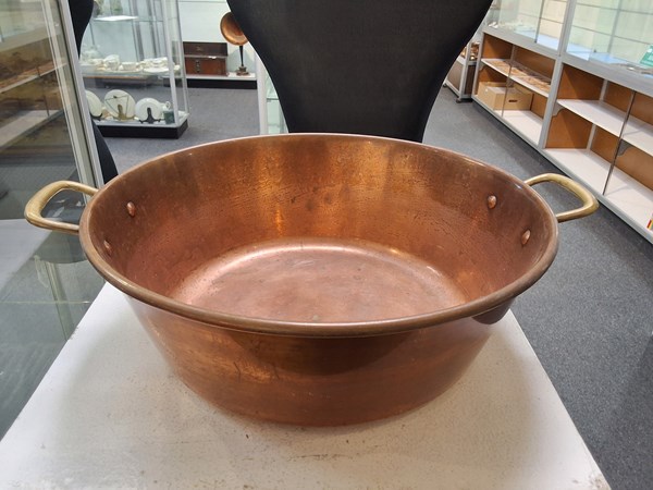 Lot 1438 - COPPER JAM BASIN