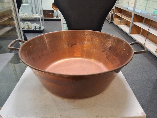 Lot 1363 - COPPER JAM BASIN