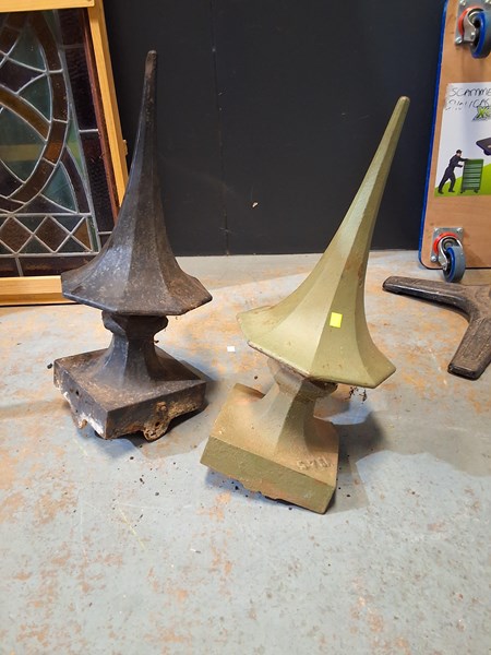 Lot 225 - FINIALS