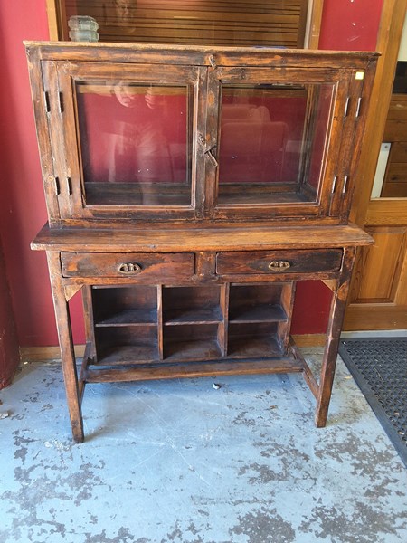 Lot 71 - DISPLAY CABINET
