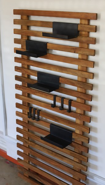 Lot 73 - HANGING WALL RACK