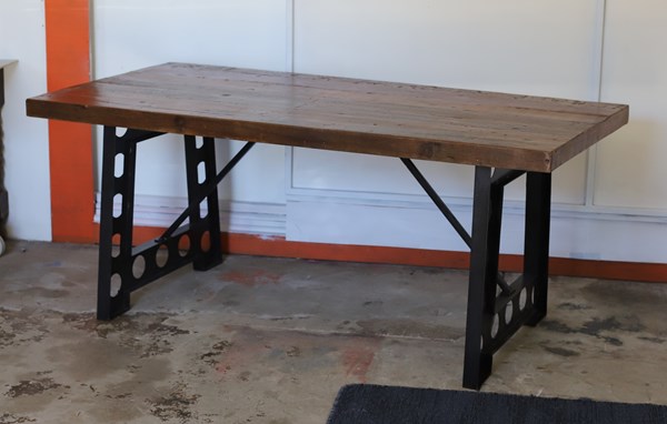 Lot 81 - DINING TABLE