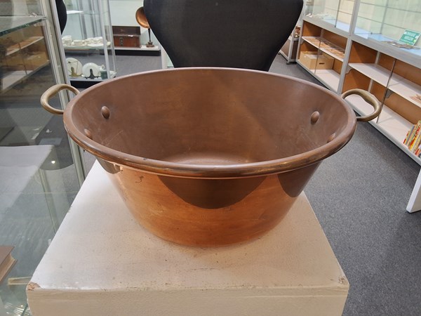 Lot 1266 - COPPER JAM BASIN