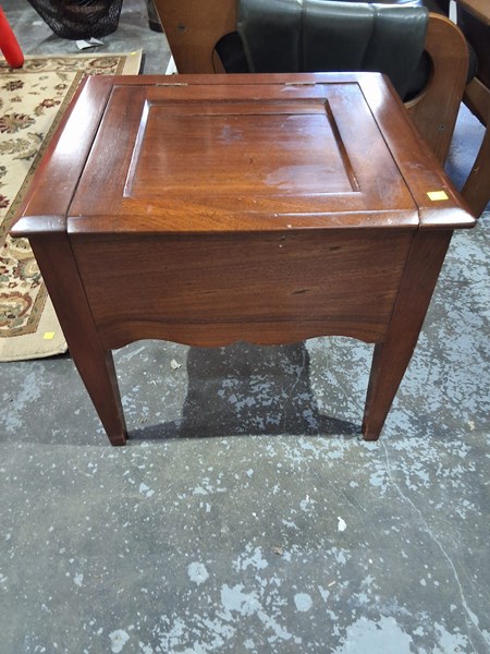 Lot 107 - STORAGE TABLE