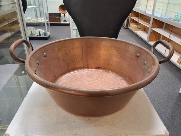 Lot 1446 - COPPER JAM BASIN