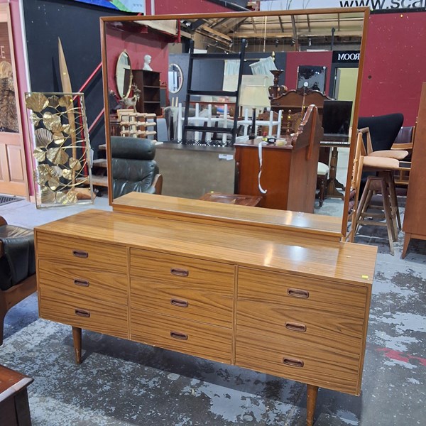 Lot 34 - DRESSING TABLE