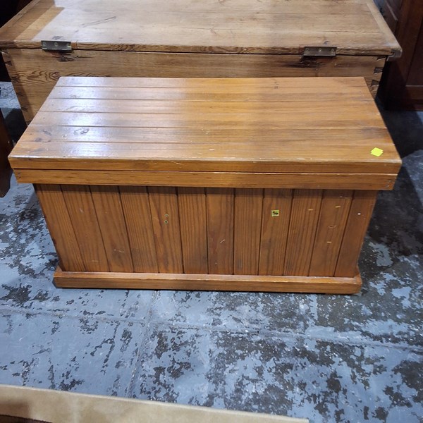 Lot 498 - BLANKET BOX