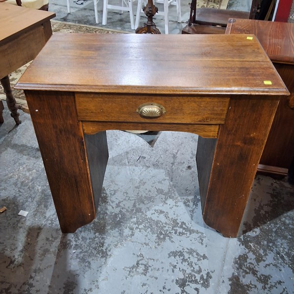 Lot 173 - DESK