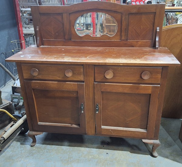 Lot 316 - SIDEBOARD