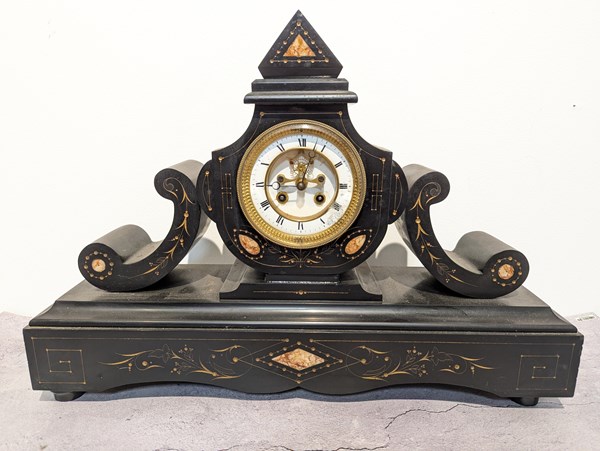 Lot 35 - MANTEL CLOCK