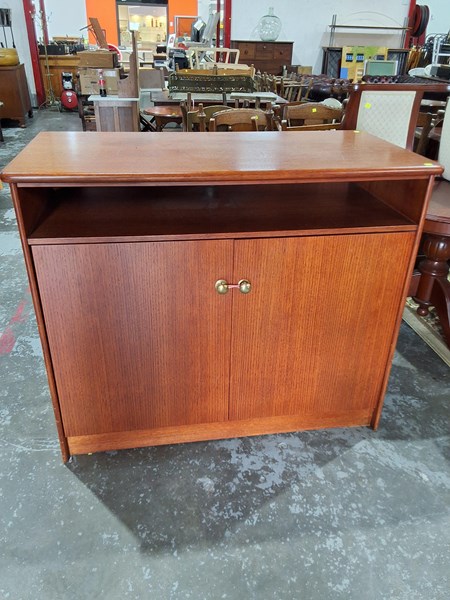Lot 381 - STORAGE CUPBOARD