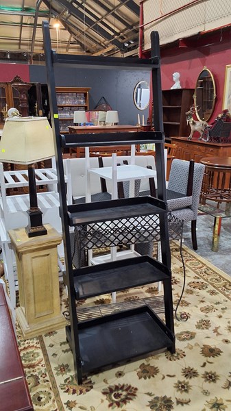 Lot 433 - WALL SHELF