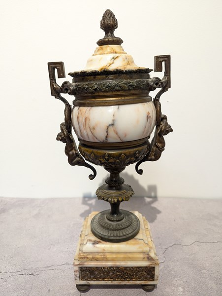 Lot 1568 - SPELTER URN