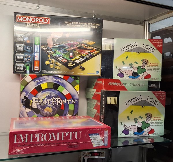 Lot 1393 - BOARD GAMES
