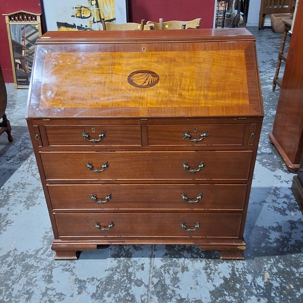Lot 146 - WRITING BUREAU