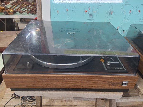 Lot 282 - TURNTABLE