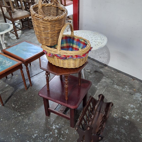 Lot 394 - FURNITURE LOT