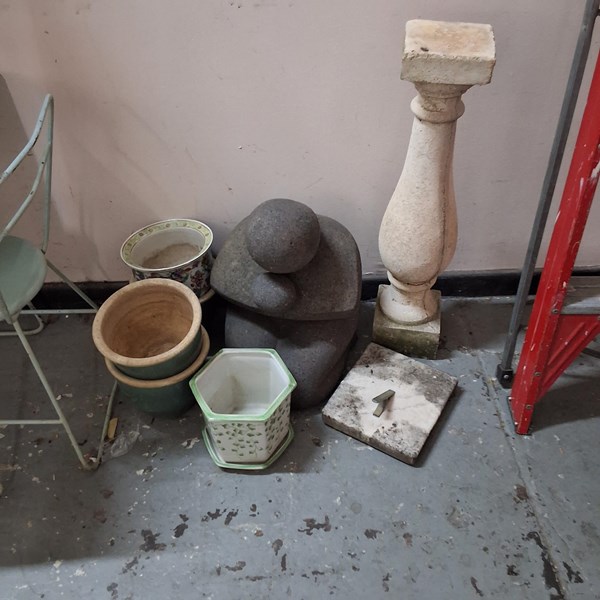 Lot 434 - GARDEN DECOR