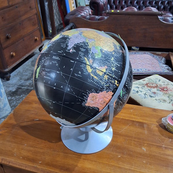 Lot 156 - GLOBE