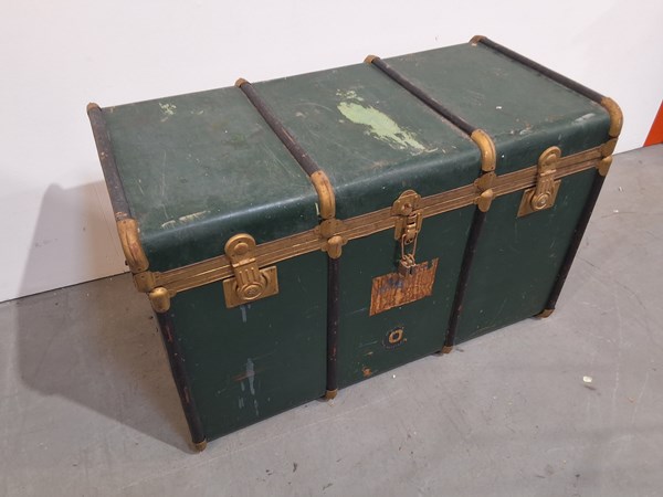 Lot 286 - SHIPPING TRUNK