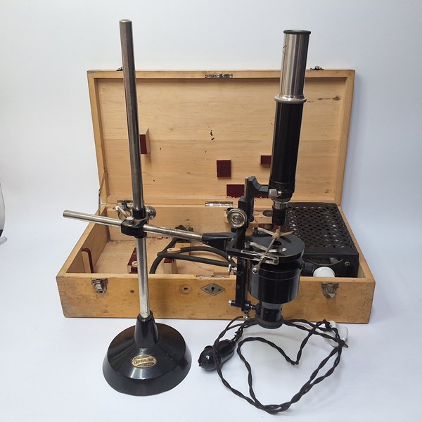 Lot 1457 - MICROSCOPE
