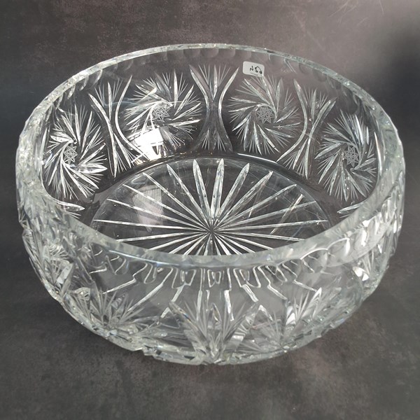 Lot 1220 - CRYSTAL BOWL