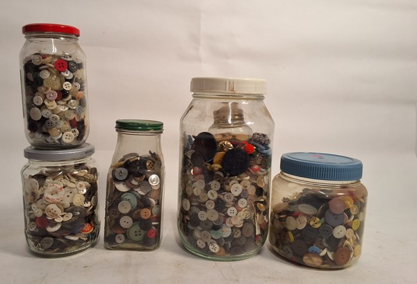 Lot 1504 - BUTTONS