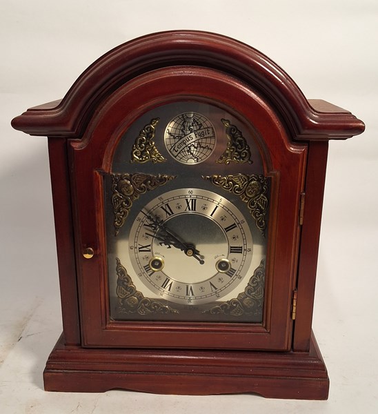 Lot 1330 - MANTEL CLOCK