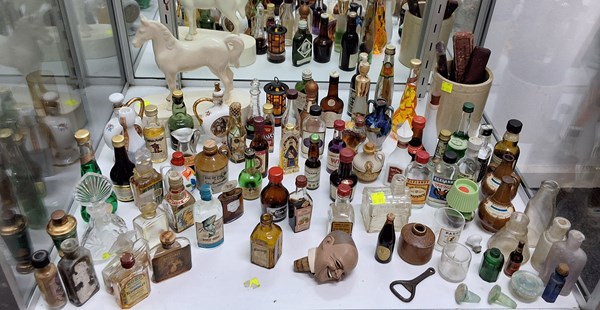 Lot 1473 - BOTTLES