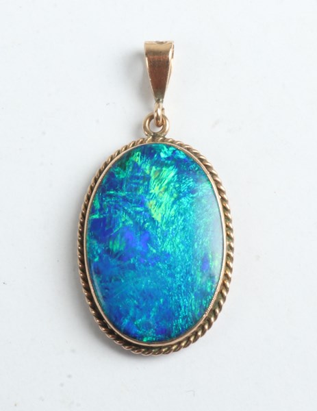 Lot 1030 - OPAL PENDANT