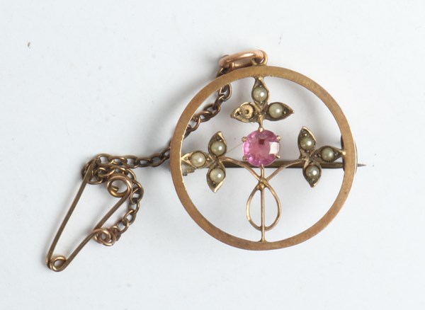 Lot 1021 - GOLD BROOCH