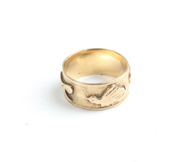 Lot 1028 - GOLD RING