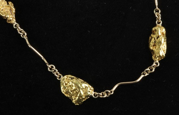 Lot 1005 - GOLD NUGGET NECKLACE