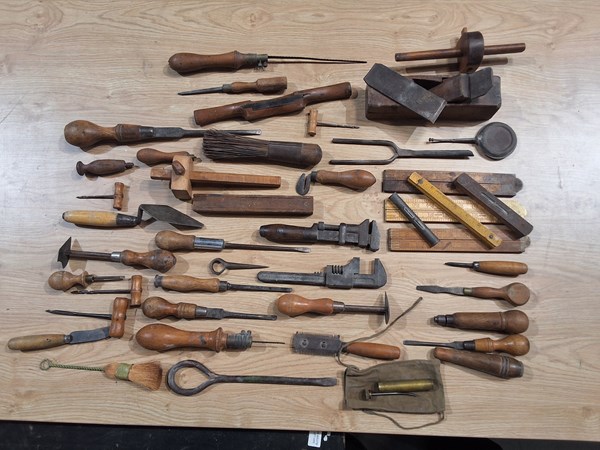 Lot 253 - CARPENTERS TOOLS