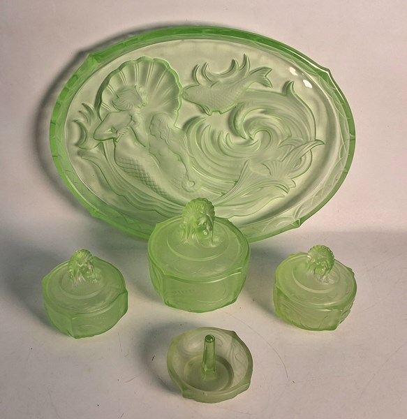 Lot 1212 - BOUDOIR SET