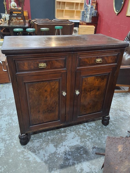 Lot 170 - DRESSER BASE