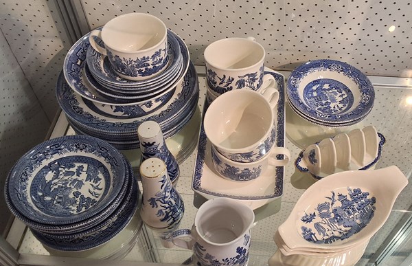 Lot 1317 - PART DINNER SERVICE