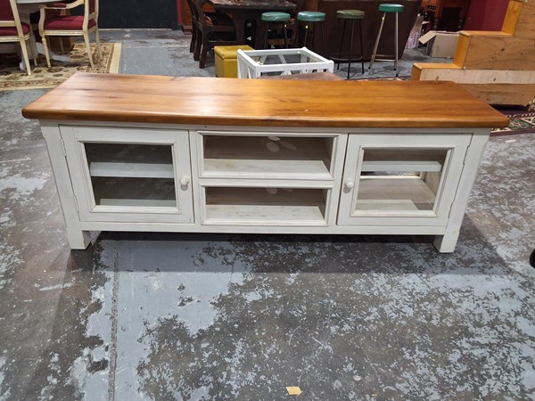 Lot 128 - ENTERTAINMENT UNIT