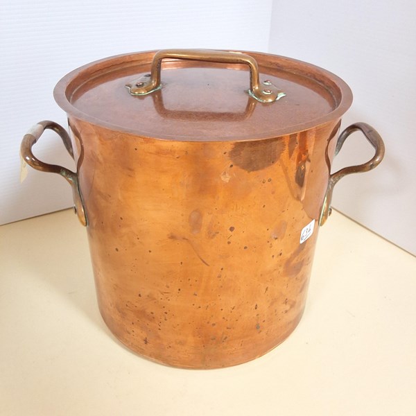 Lot 1282 - COPPER COOKING POT