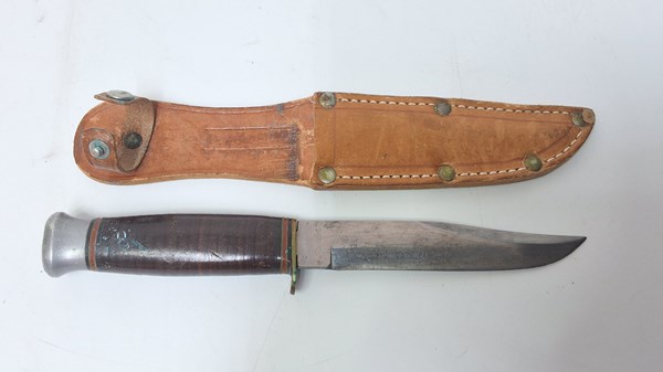 Lot 1239 - HUNTING KNIFE