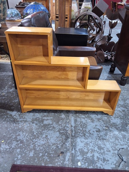 Lot 182 - BOOKSHELF