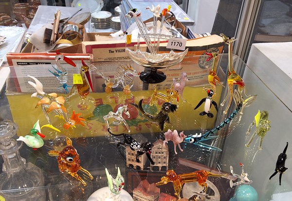 Lot 1170 - GLASS FIGURINES