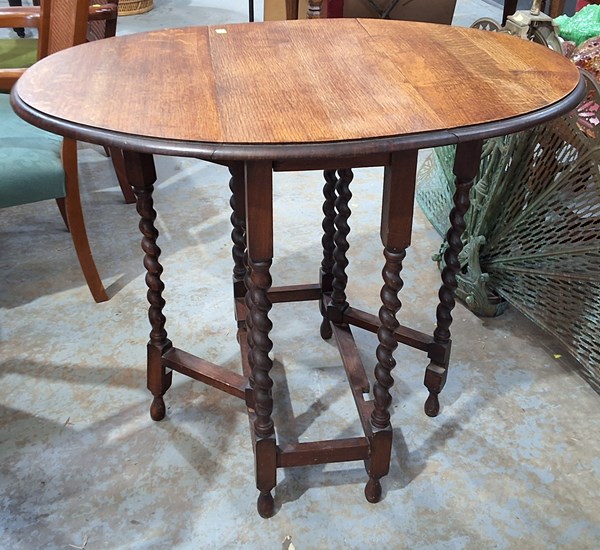 Lot 227 - OCCASIONAL TABLE