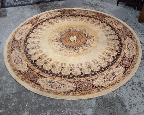 Lot 193 - CIRCULAR FLOOR RUG