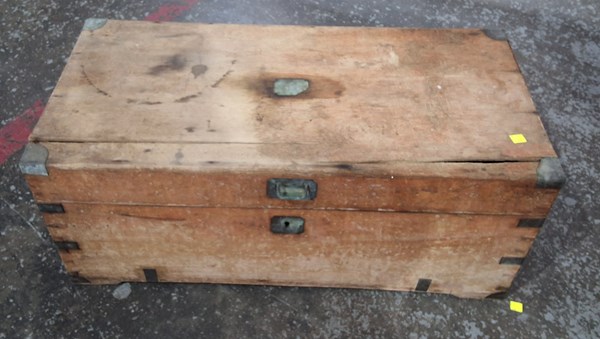 Lot 218 - CHEST